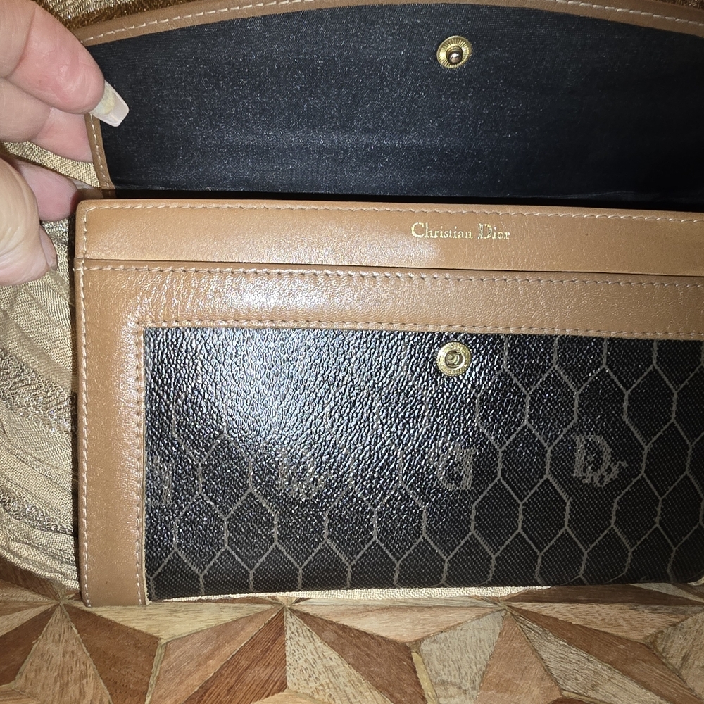 Christian Dior Elegant Black and Tan Designer Wallet/Clutch - Picture 4 of 11